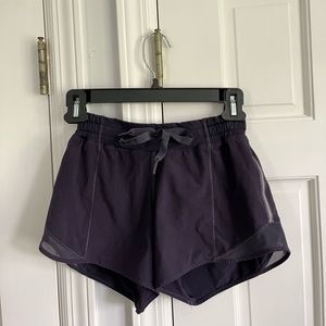 Lululemon 4” Hotty Hot Shorts (old version), size 2